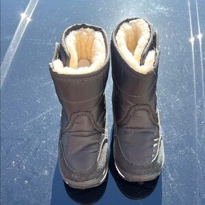 ENPLEI Black Winter Boots with Cream Lining